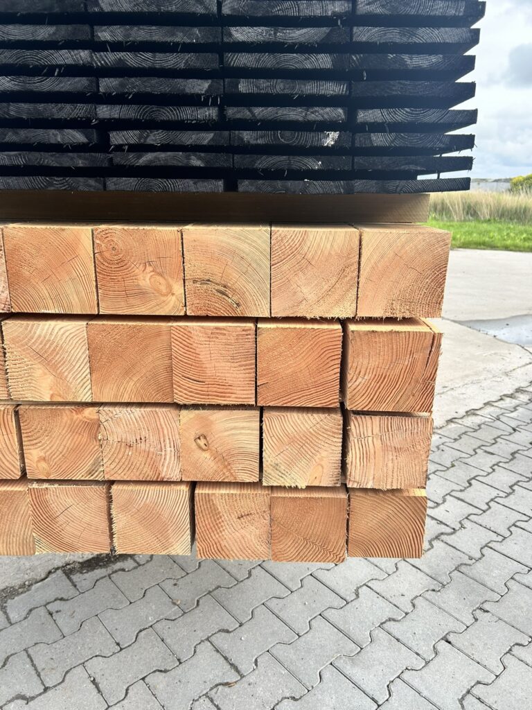 Douglas paal bezaagd 150×150 mm